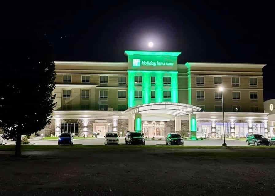 Holiday Inn Kentucky at night